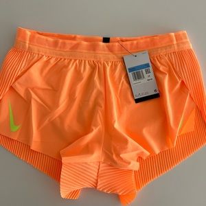 Nike AeroSwift  Running Shorts Color:Peach Cream/Ghost Green  Size: M